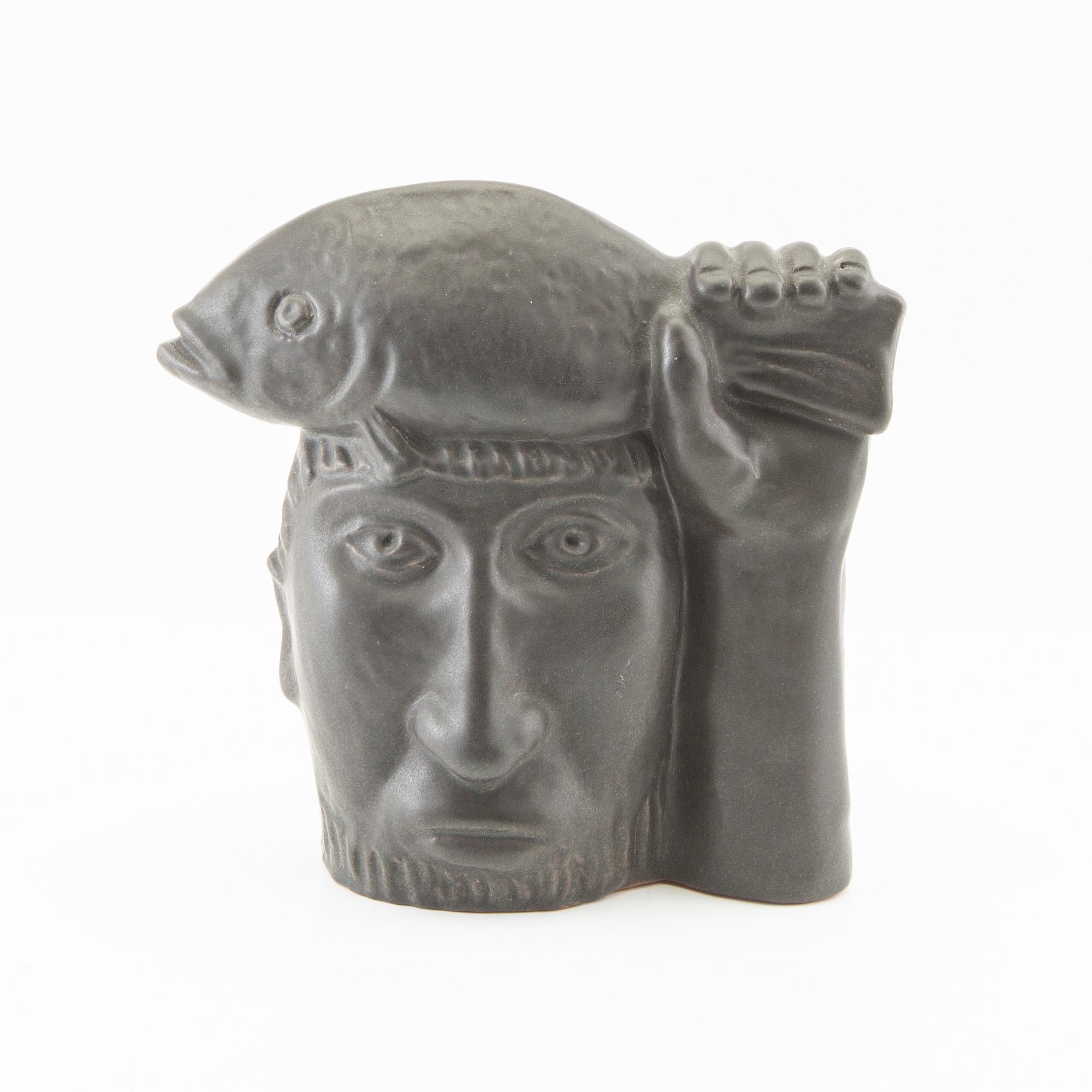 Åke Holm, figurin signerad stengods.