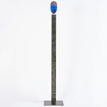 Bertil Vallien, a unique sand-cast glass sculpture of a head, on a high pedestal of polished limestone, Kosta Boda.