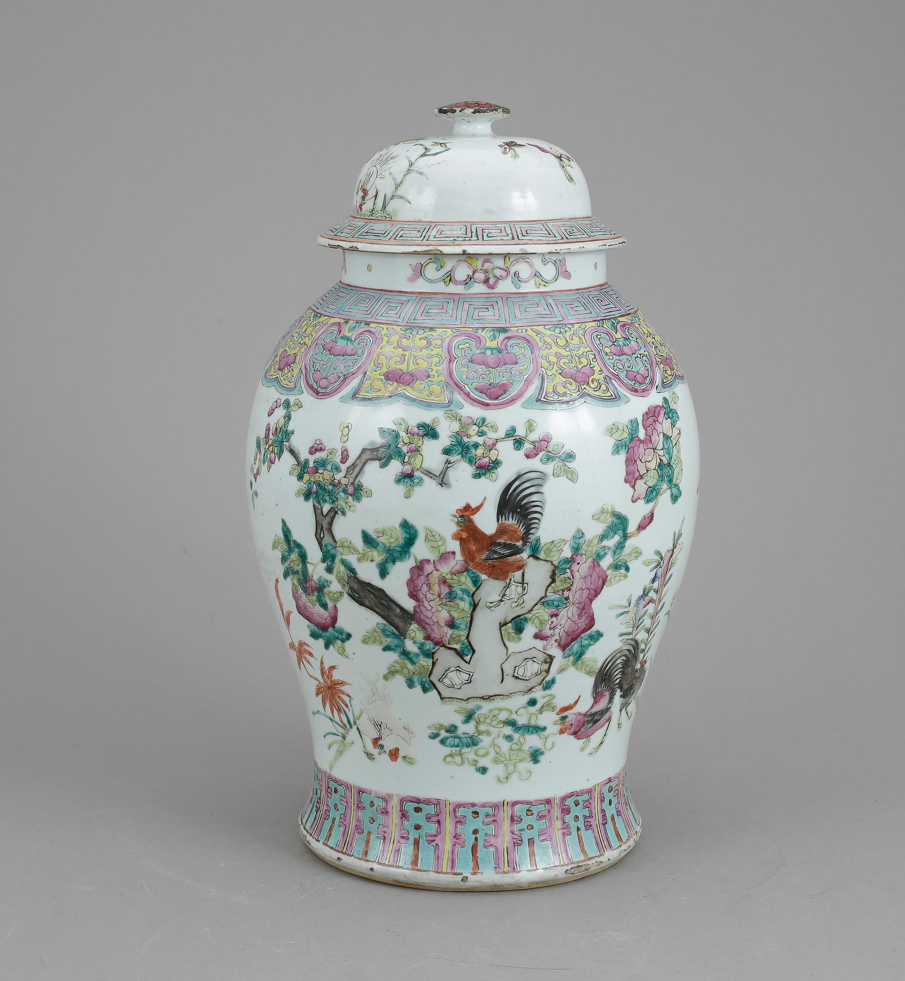 URNA med LOCK, porslin, Kina, 1800/1900-tal.