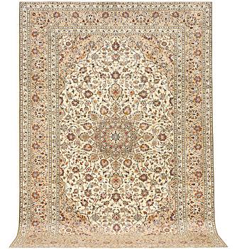 A Kashan carpet, a. 346 x 240 cm.