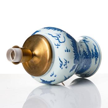 A blue and white Transitional vase, 17th Century.