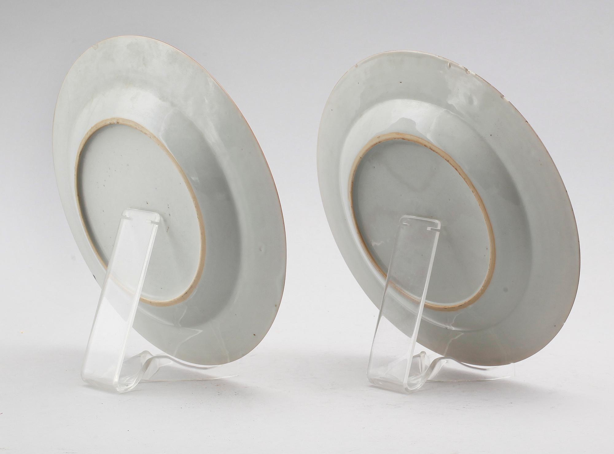 TALLRIKAR, 1 par, porslin, Kina, Qianlong 1736-1795.