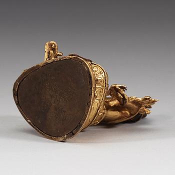 GRÖN TARA, förgylld brons. Sittande på dubbel lotustron, Sinotibetansk, 1700-tal.