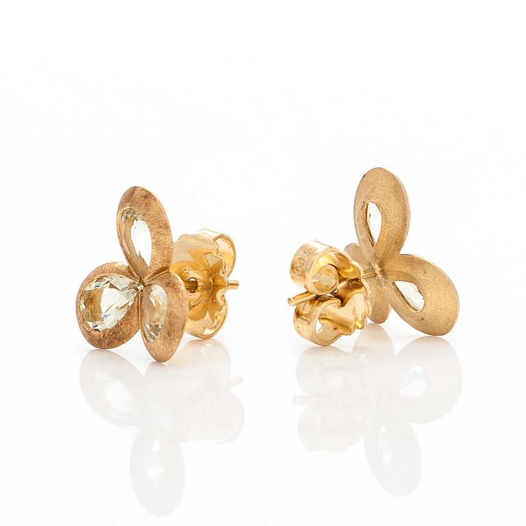 Earrings in 18K gold set with faceted beryls. Goldsmith Kulmala, Helsinki.