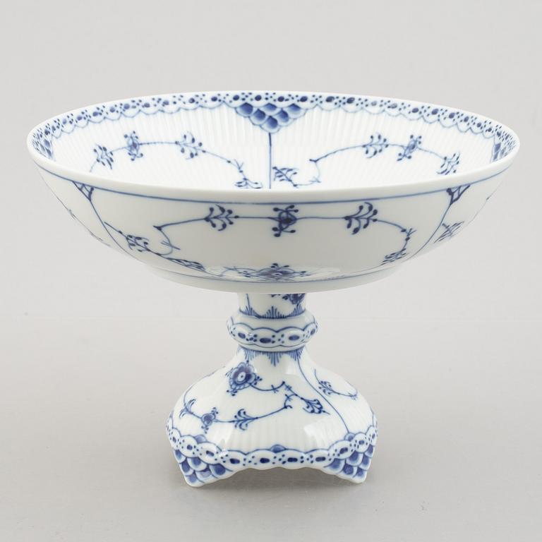 Mat- och kaffeservis, 78 delar, porslin, "Musselmalet", Royal Copenhagen, Danmark.