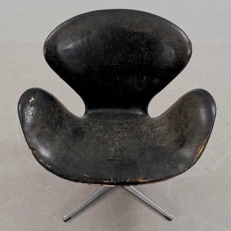 FÅTÖLJ, "Svanen", Arne Jacobsen, Fritz Hansen, Danmark.