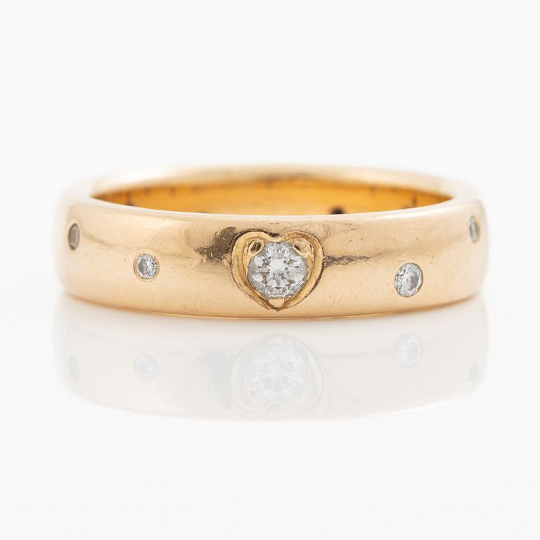 Ring, 18K gold with brilliant-cut diamonds.