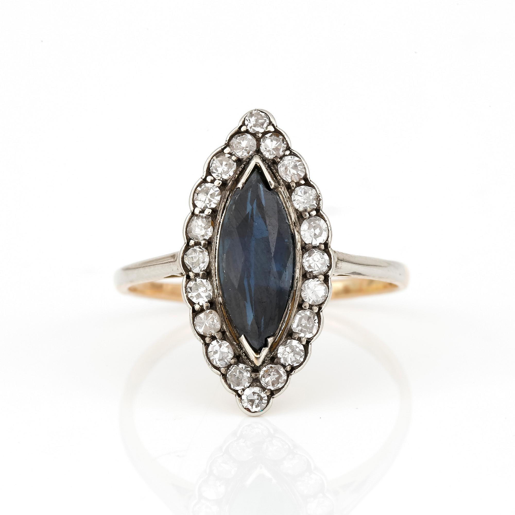 RING, med markisslipade safir, ca 1,67 ct och diamanter, totalt ca 0,50 ct, Ryssland, omkring sekelskiftet 1900.