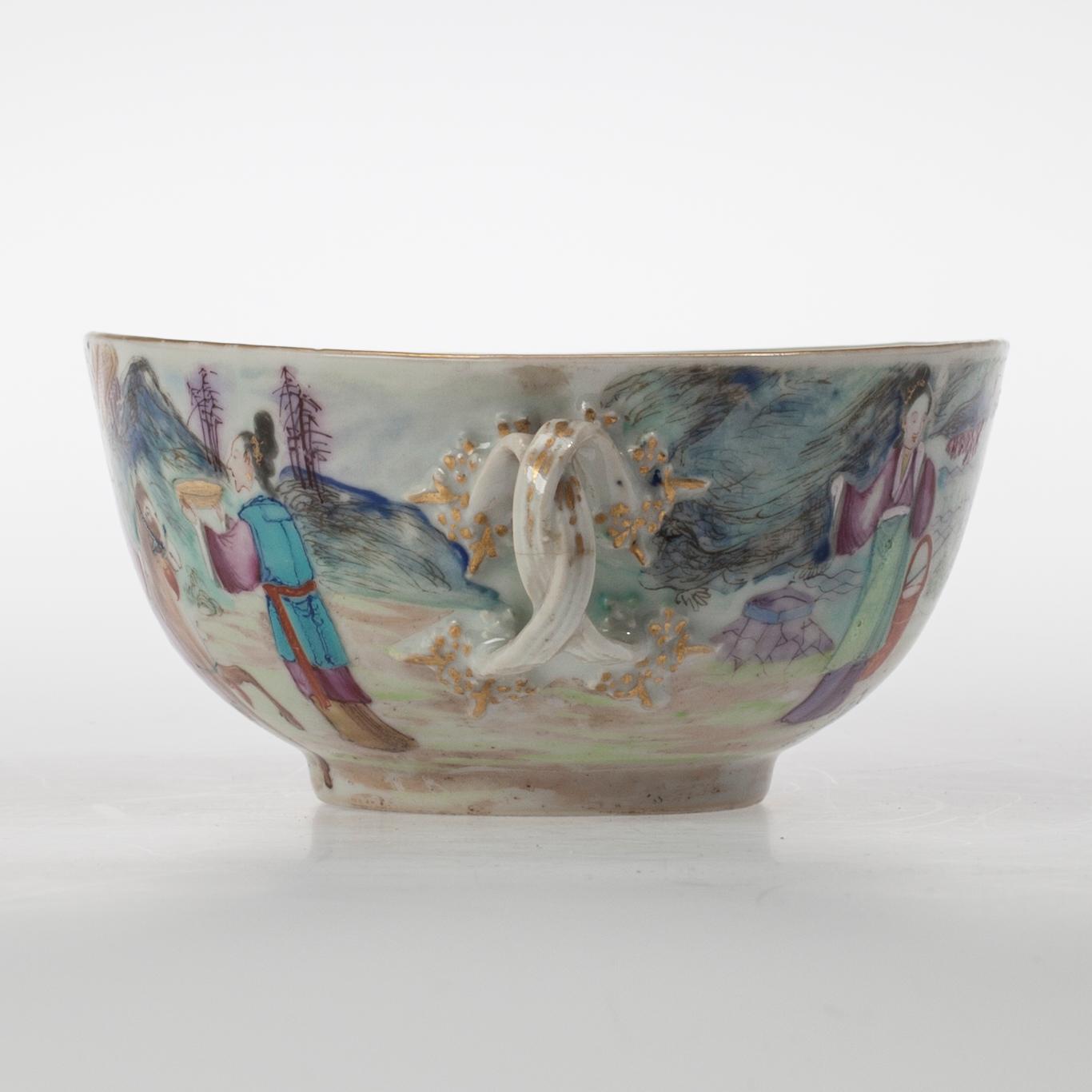 SKÅL MED HÄNKLAR, porslin, Kina, Qianlong (1736-1796).