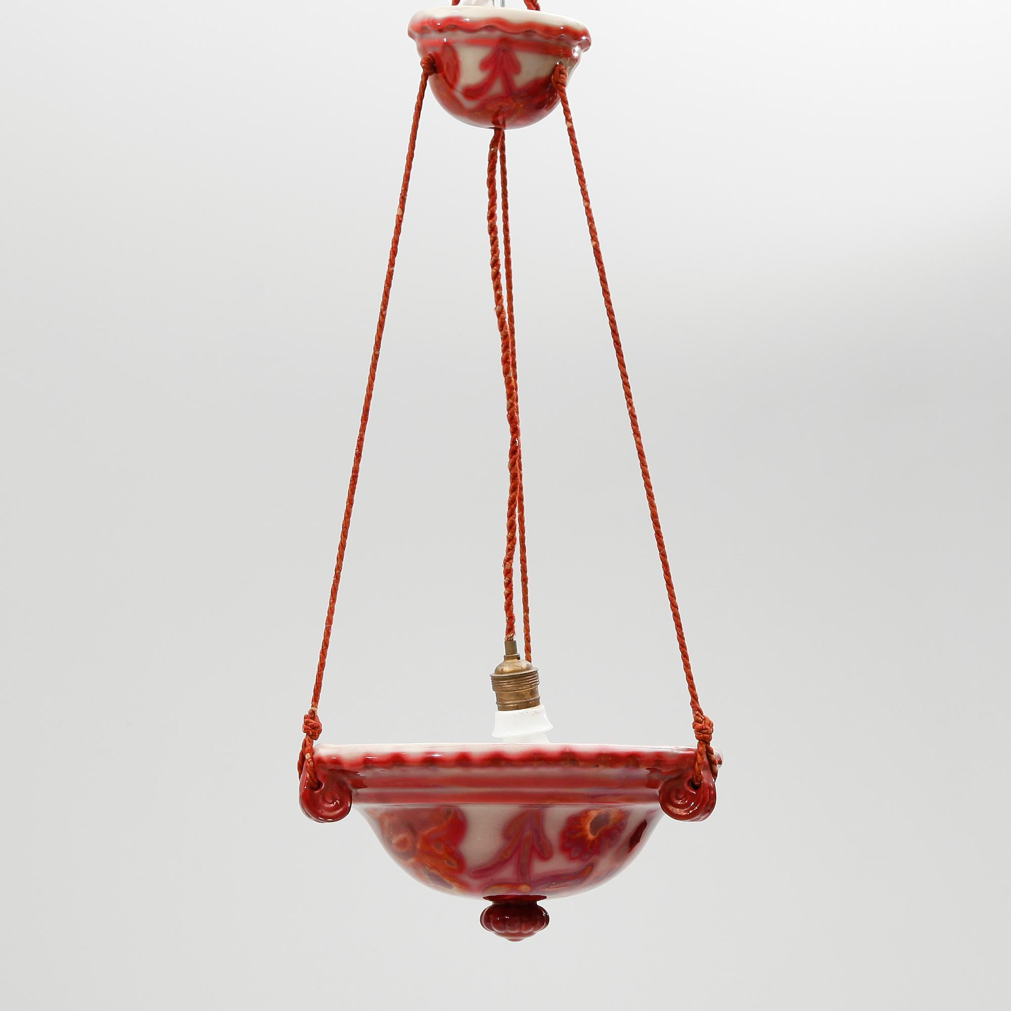 TAKAMPEL, porslin, Höganäs, 1900-talets första hälft. Höjd ca 70 cm.