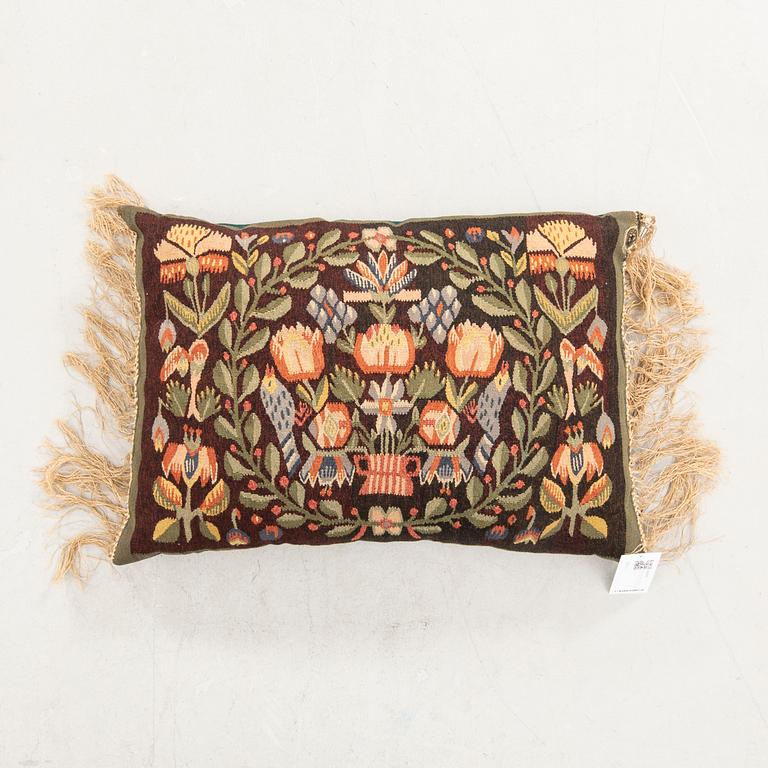 Pillow Flemish weave, early 20th century, approximately 67x44 cm without fringe.