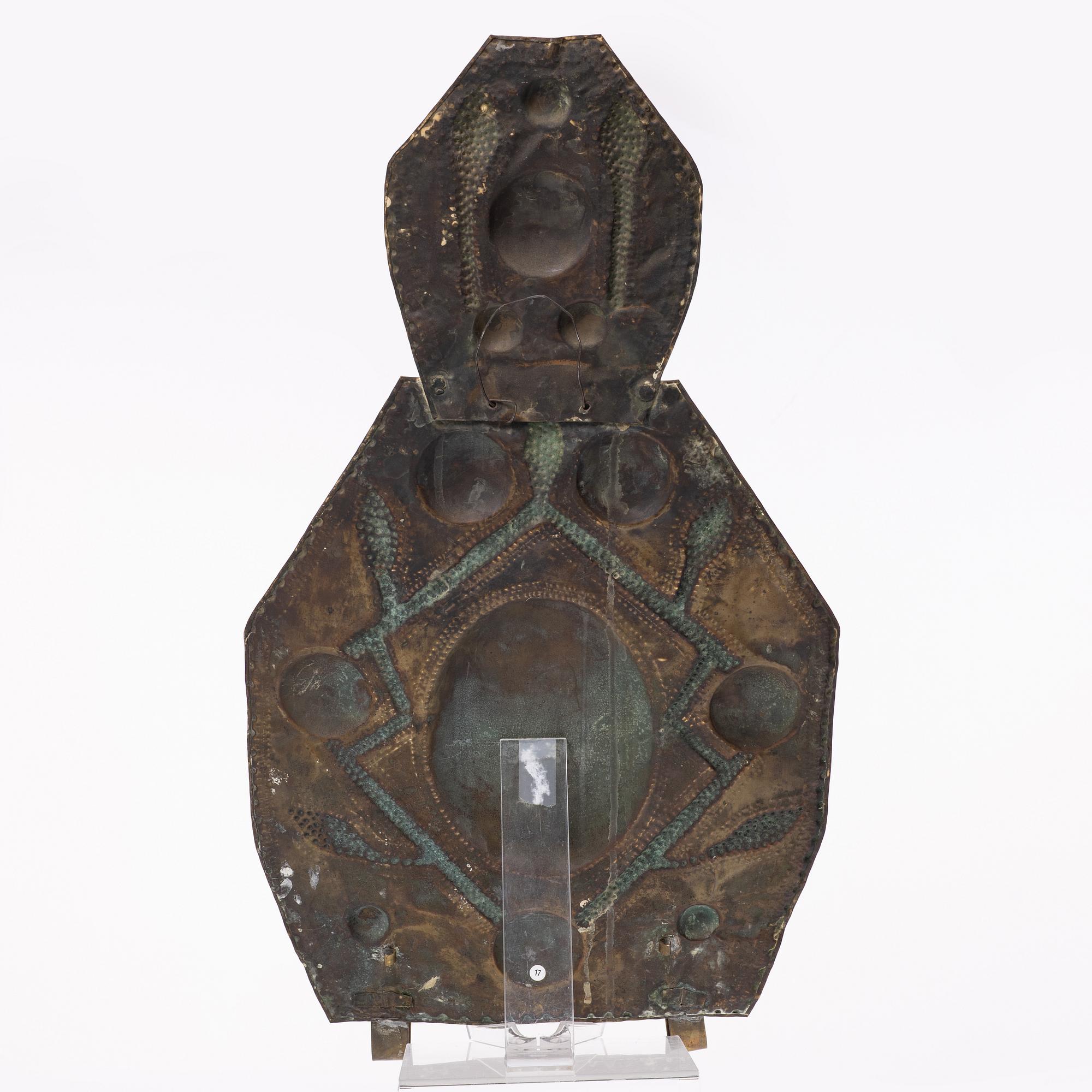 A pair of Baroque style light plates, 19th century.