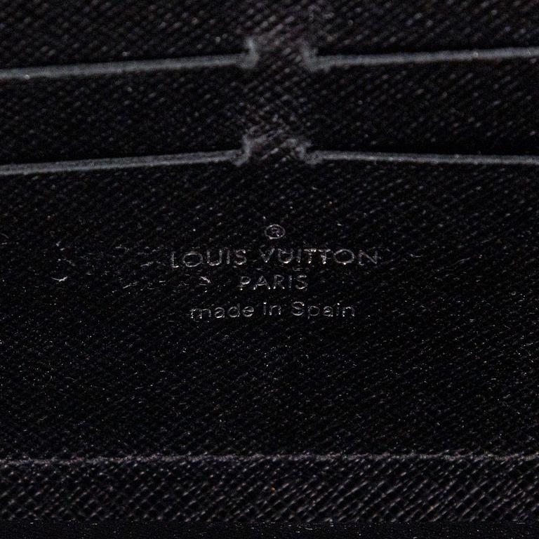 Louis Vuitton, a "Zippy" wallet.