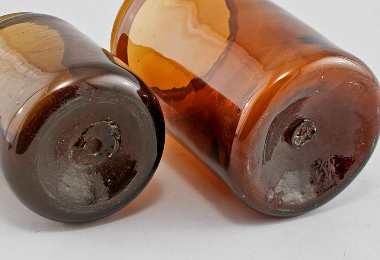 BURKAR, 2 st, glas, 1800-talets första del.