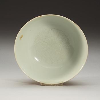 A cafe au lait glazed bowl, Qing dynasty, Kangxi (1662-1722). With Xuandes six character mark.