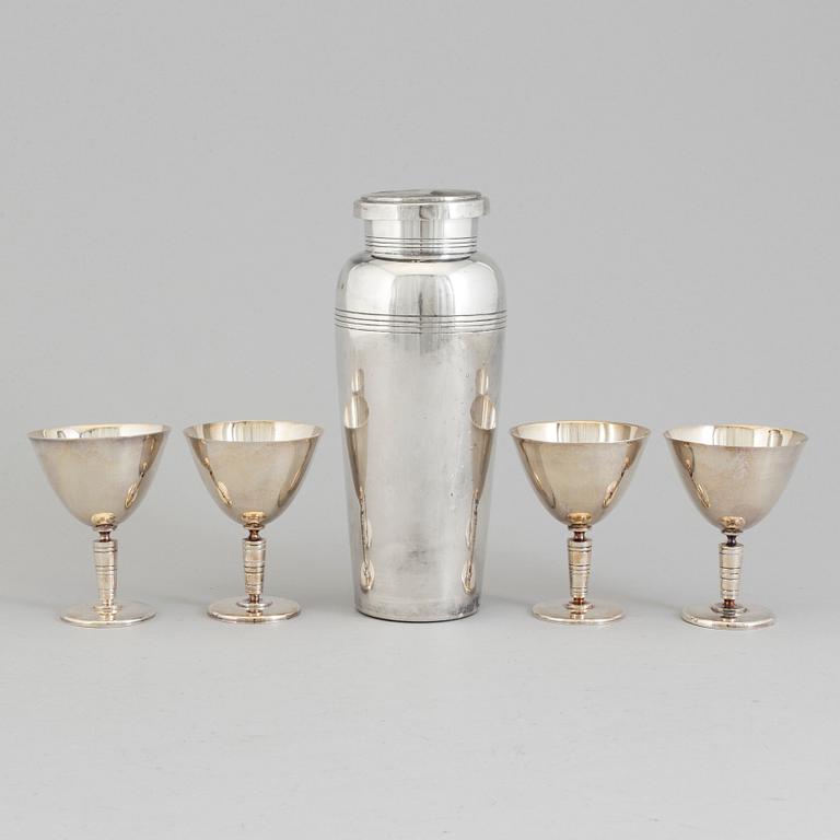 SHAKER med GLAS,4 st, nysilver, bland annat C G Hallberg, 1900-tales mitt.