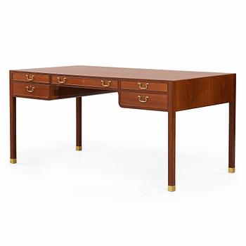 Jacob Kjaer, A Jacob Kjaer mahogany desk with five drawers, Jacob Kjaer Møbelhaandvaerk, Denmark ca 1960.