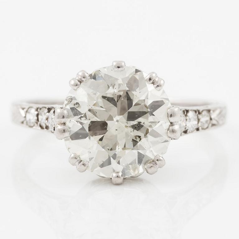 Ring, platinum with a brilliant-cut diamond approximately 3.50 ct. First half of the 20th century.