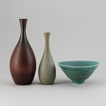 CARL-HARRY STÅLHANE, a set of two stoneware vases and a bowl, Rörstrand, Sweden 1950-60's.