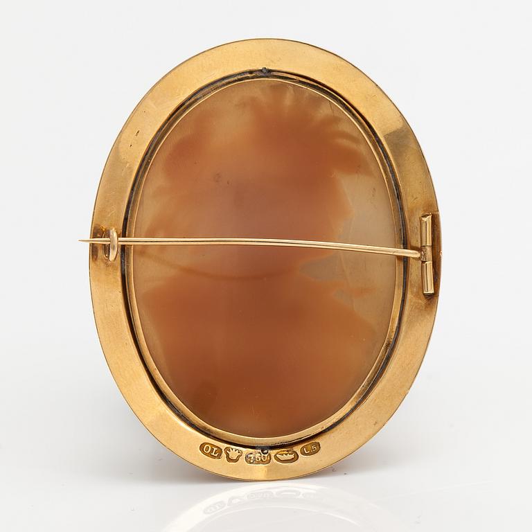 An 18K gold and cameo brooch. Oskar Lindroos, Helsinki 1916.