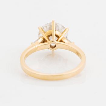 An 18K gold ring set with a round brilliant-cut diamond weight 3.30 cts quality E vs2.