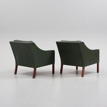 BØRGE MOGENSEN, a pair of easy chair model 2207-22.