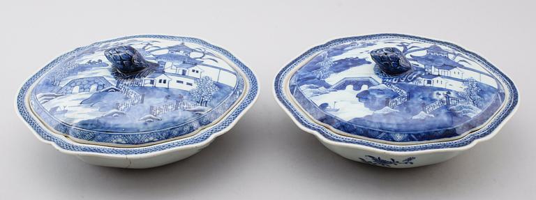 TERRINER MED LOCK, 2 st, porslin, Kina, 1700-/1800-tal.
