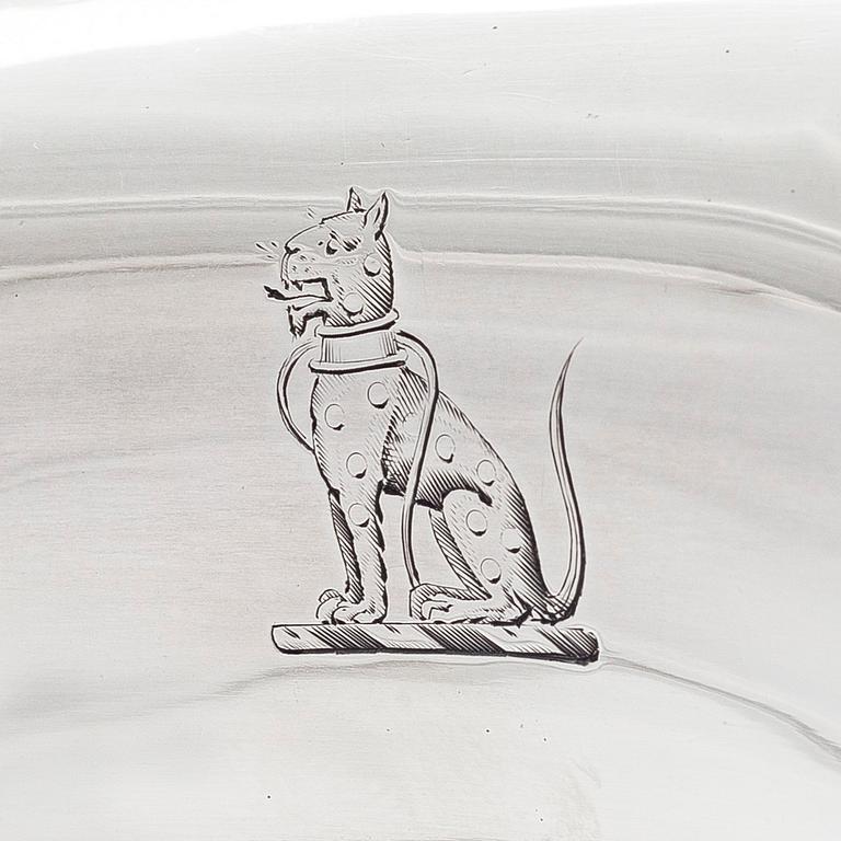 A William IV sterling silver entrée dish, maker's mark of Joseph Angell I & John Angell,  London 1834.