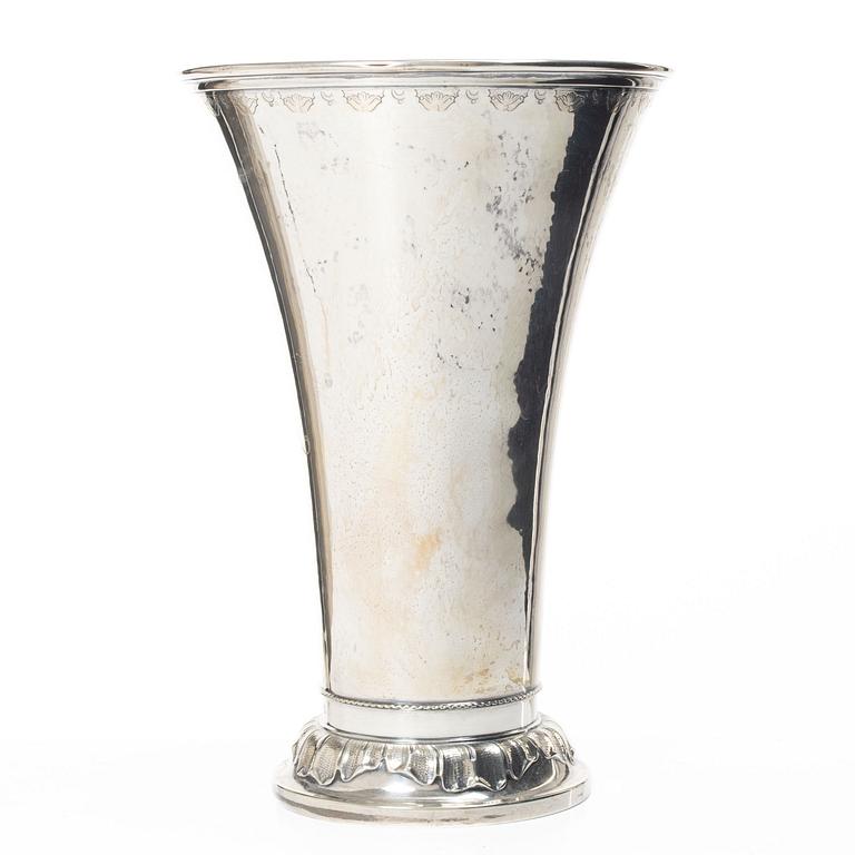Guldsmedsaktiebolaget (GAB), Beaker/vase, silver, Stockholm 1936.