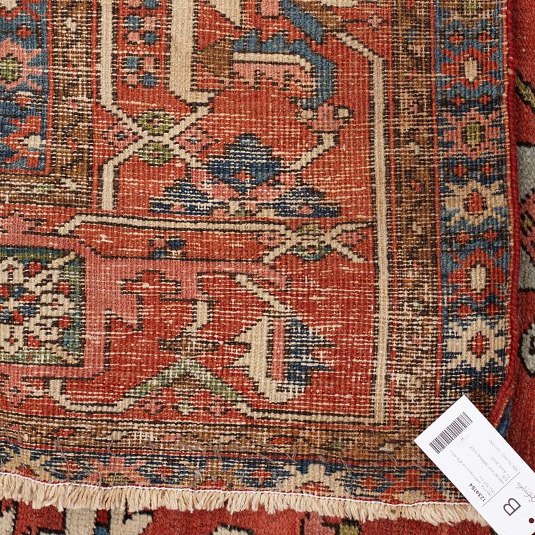 A CARPET, an antique Heriz, ca 479-491 x 310-327 cm.