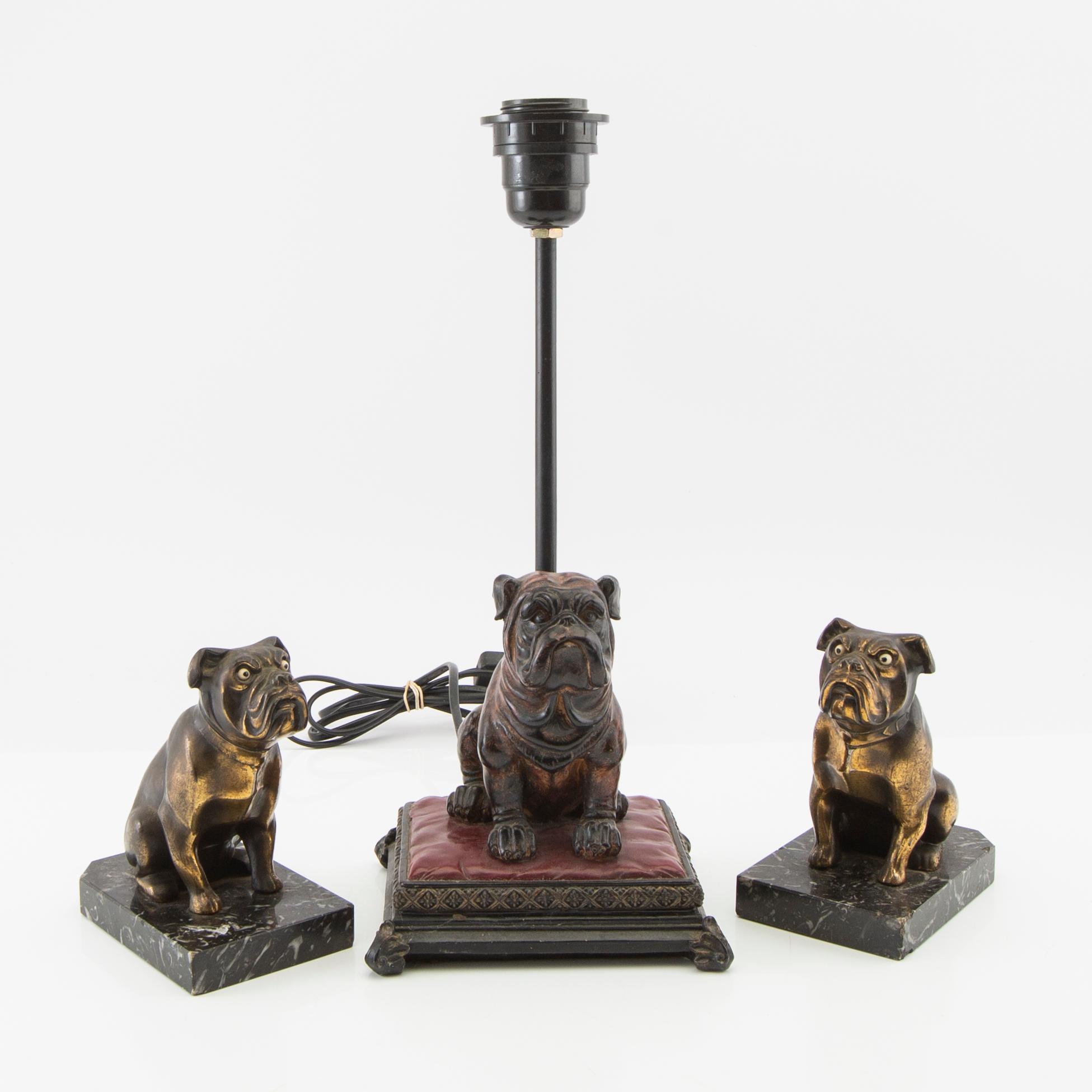 Bordslampa samt bokstöd ett par 1900-talets senare del.