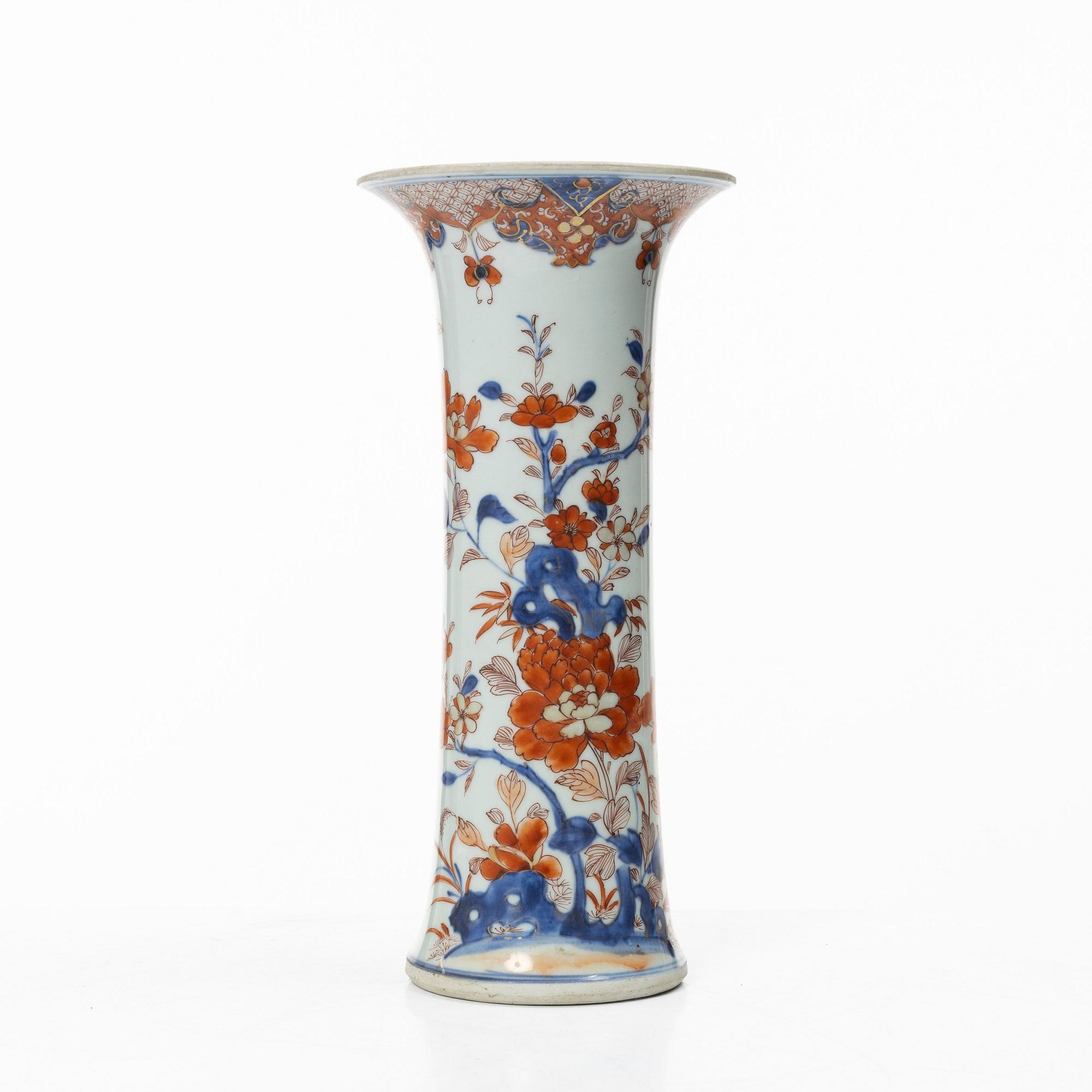 A porcelain vase, China, 18th century.