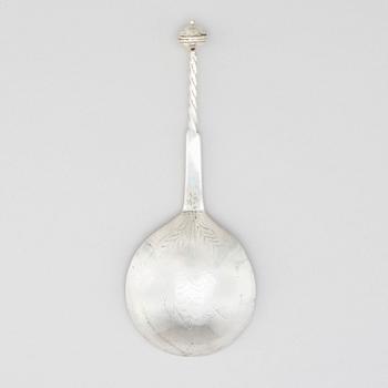 A Scandinavian 16th century silver spoon, unknown maker.