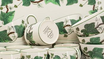 MATSERVIS, TE- OCH KAFFESERVIS, ca 78 delar. Wedgwood, "Napoleon Ivy".