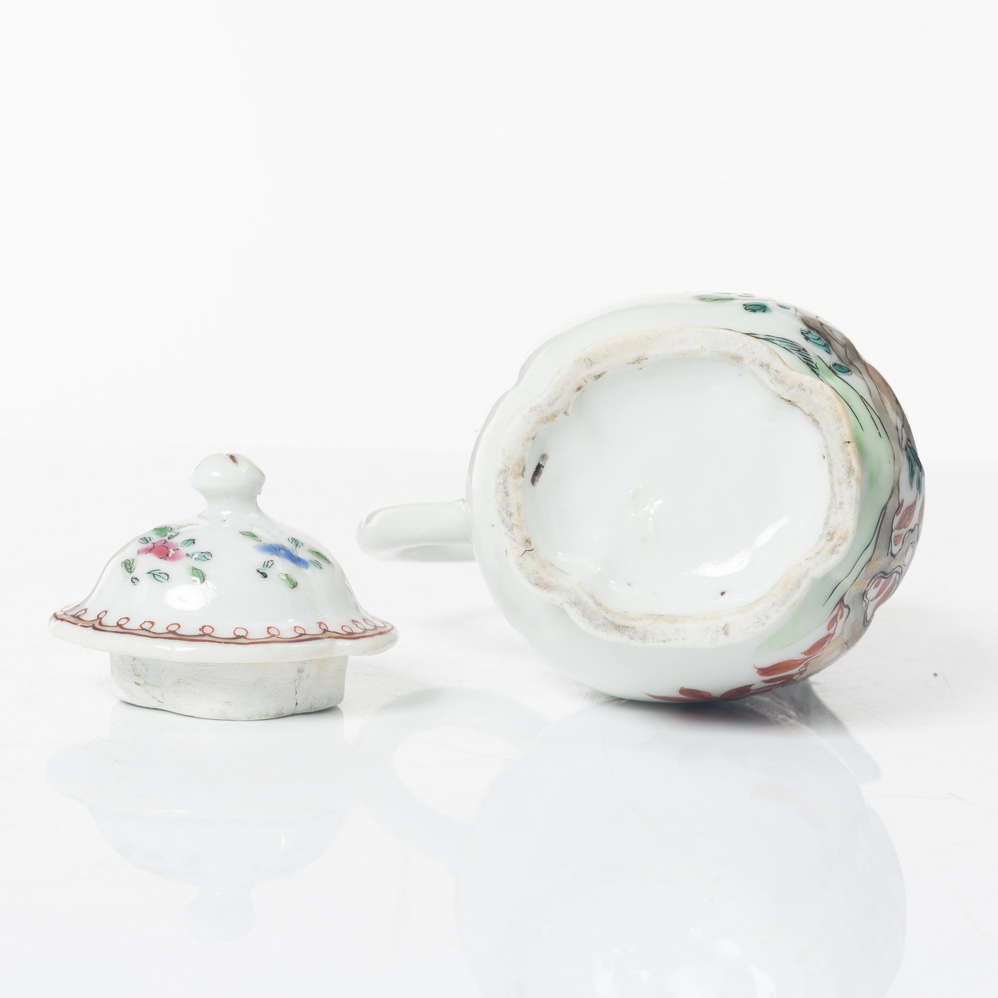 A Chinese famille rose ewer, a a cup with cover, a cup with saucer, a box and a censer, Qing dynasty, 18th and 19th cent.