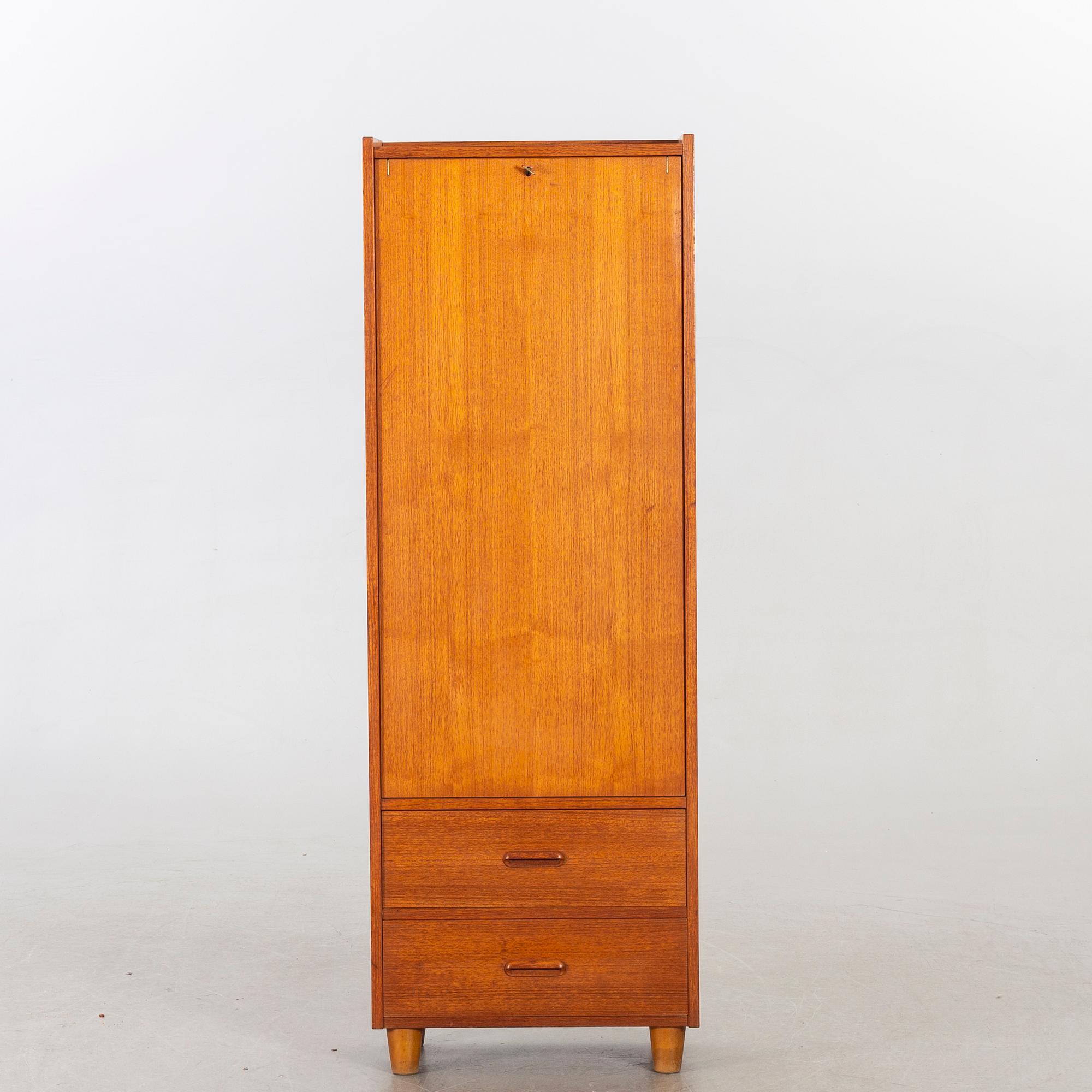 SKÅP MED SKRIVBORD, 1950-tal.