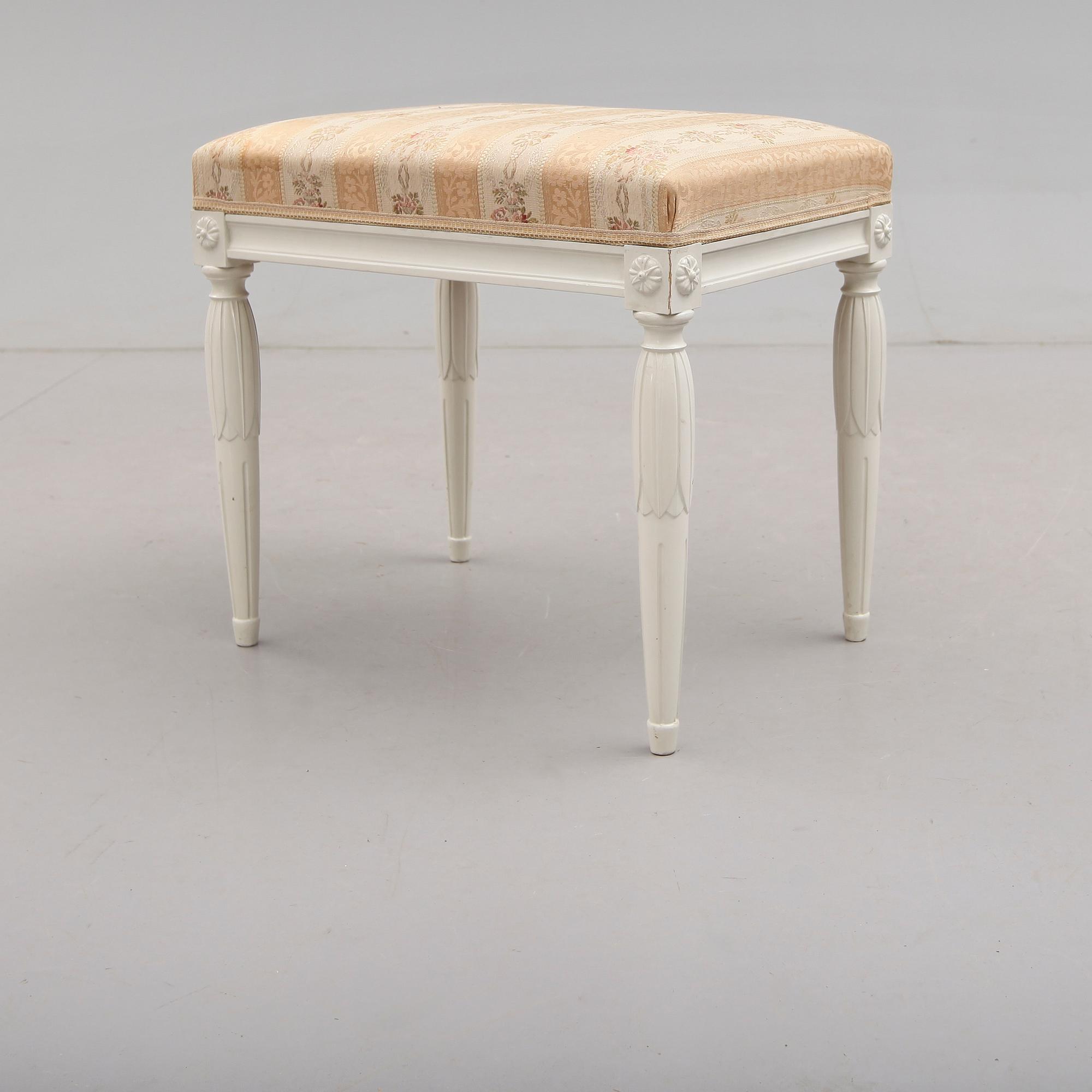 TABURETT, gustaviansk stil, 1900-tal.