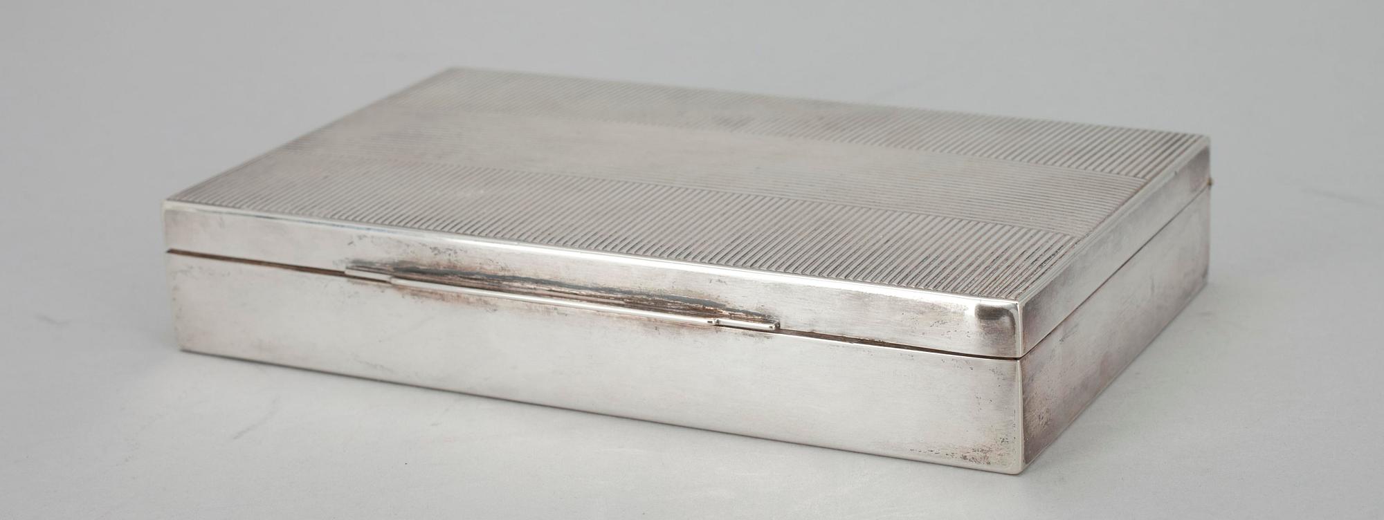 CIGARRETUI, silver, importstämplad av Ilmari Erling, Helsingfors 1938.