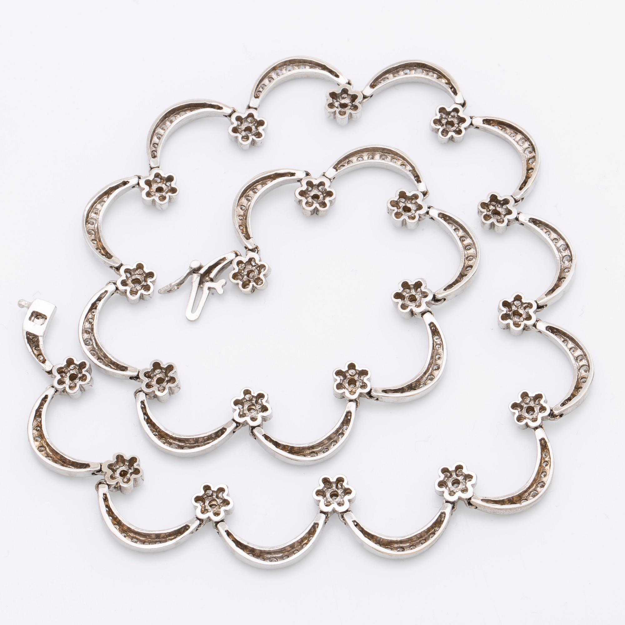 NECKLACE 18K whitegold w brilliant-cut diamonds approx 3,5 ct in total.
