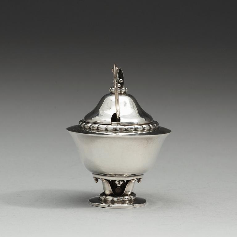 A Georg Jensen 830/1000 silver spice jar, Copenhagen 1918.