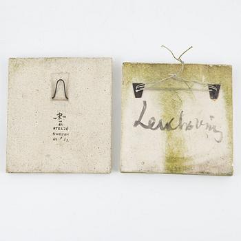 Sylvia Leuchovius, väggreliefer 2 st samt skålar, 2 st, stengods, Rörstrand, 1900-talets senare hälft.