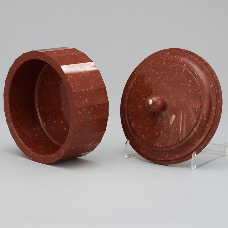 SMÖRASK MED LOCK. Älvdalen, 1800-talets början. Empire.
