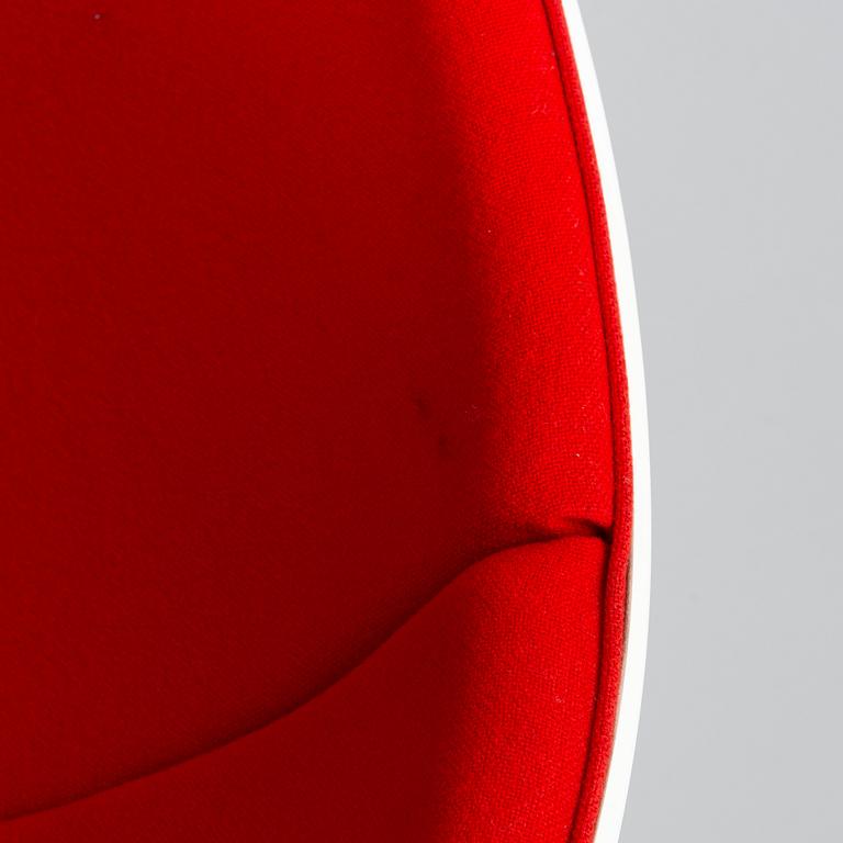 Eero Aarnio, a 'Ball Chair' for Adelta, 2008.