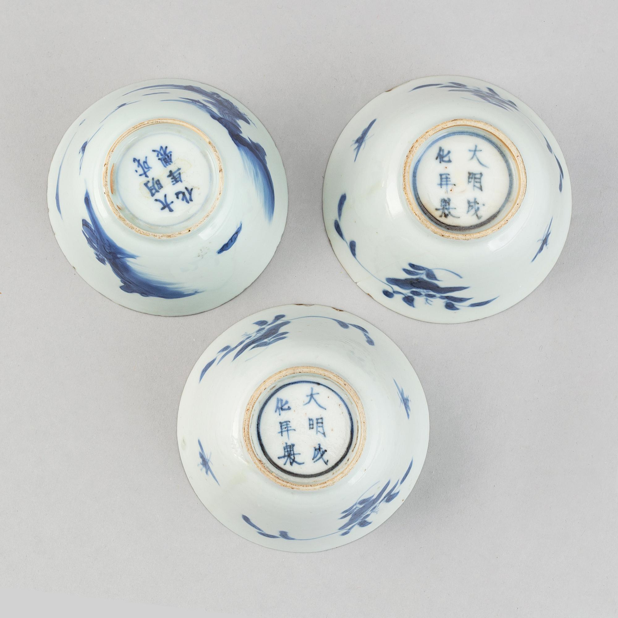 Koppar, tre stycken, porslin. Qingdynastin, 1700-tal.