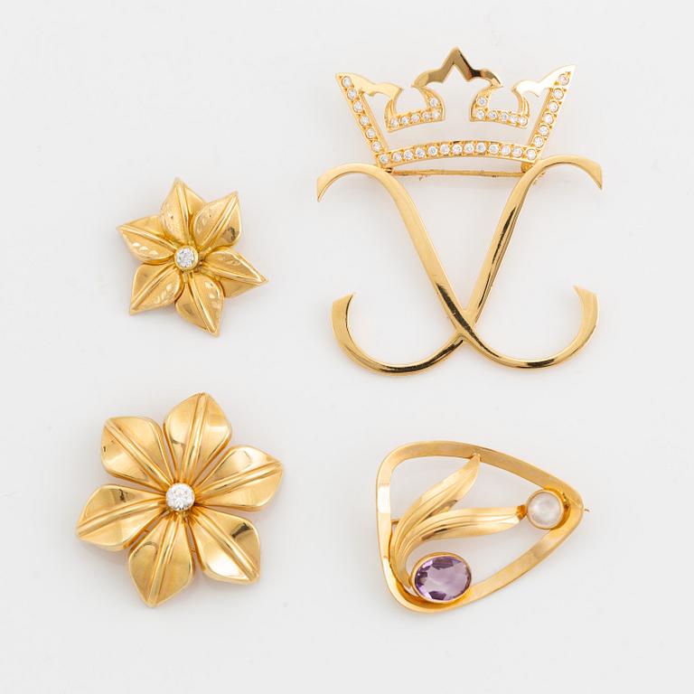 Four 18K gold brooches.