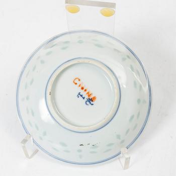 A group lot of Chinese porcelain, late Qing dynasty/early 20th century.