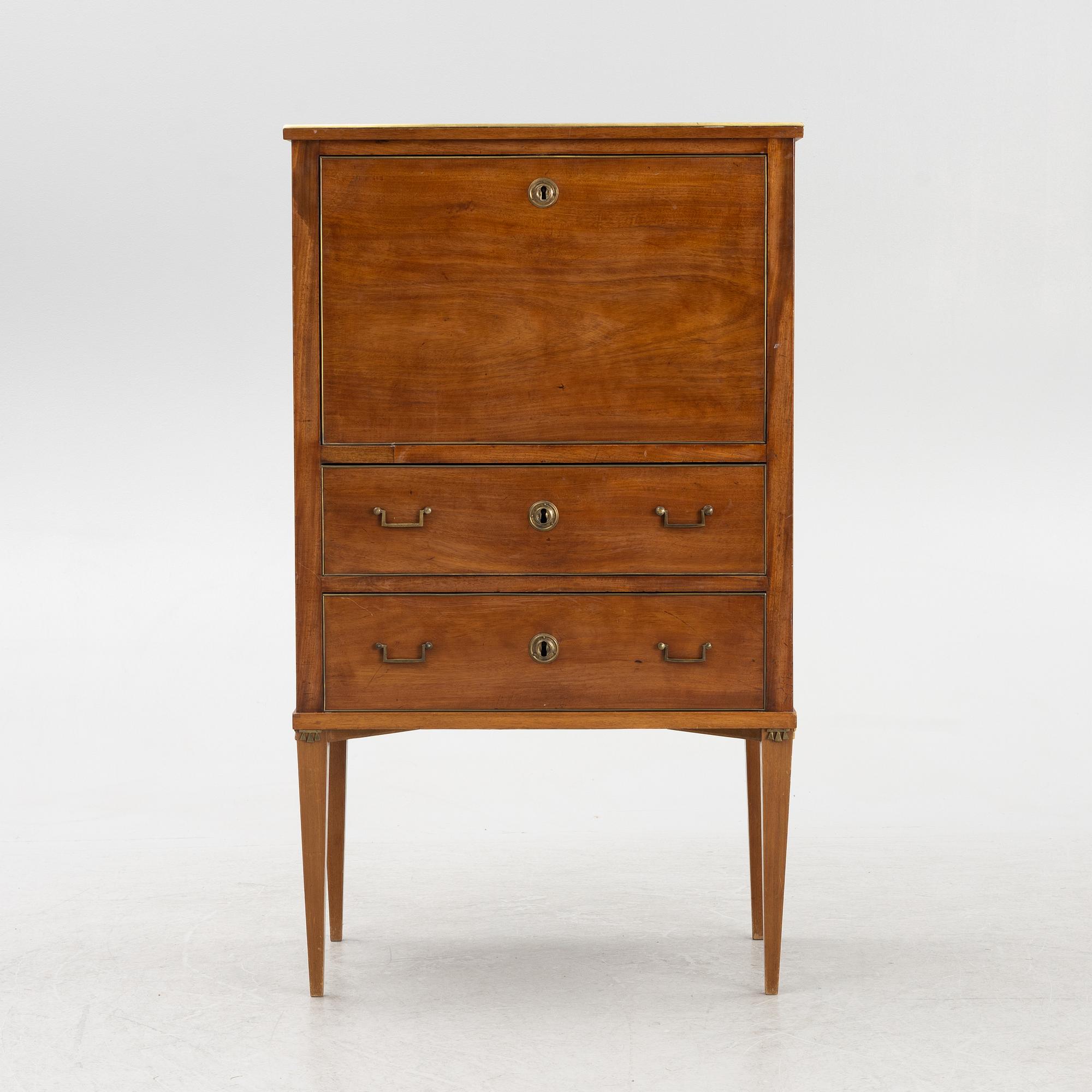 A late Gustavian secretaire, around 1800.