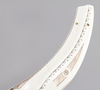 KNIVAR, 2 st, monogramsignerade MA? respektive R, 1900-tal.