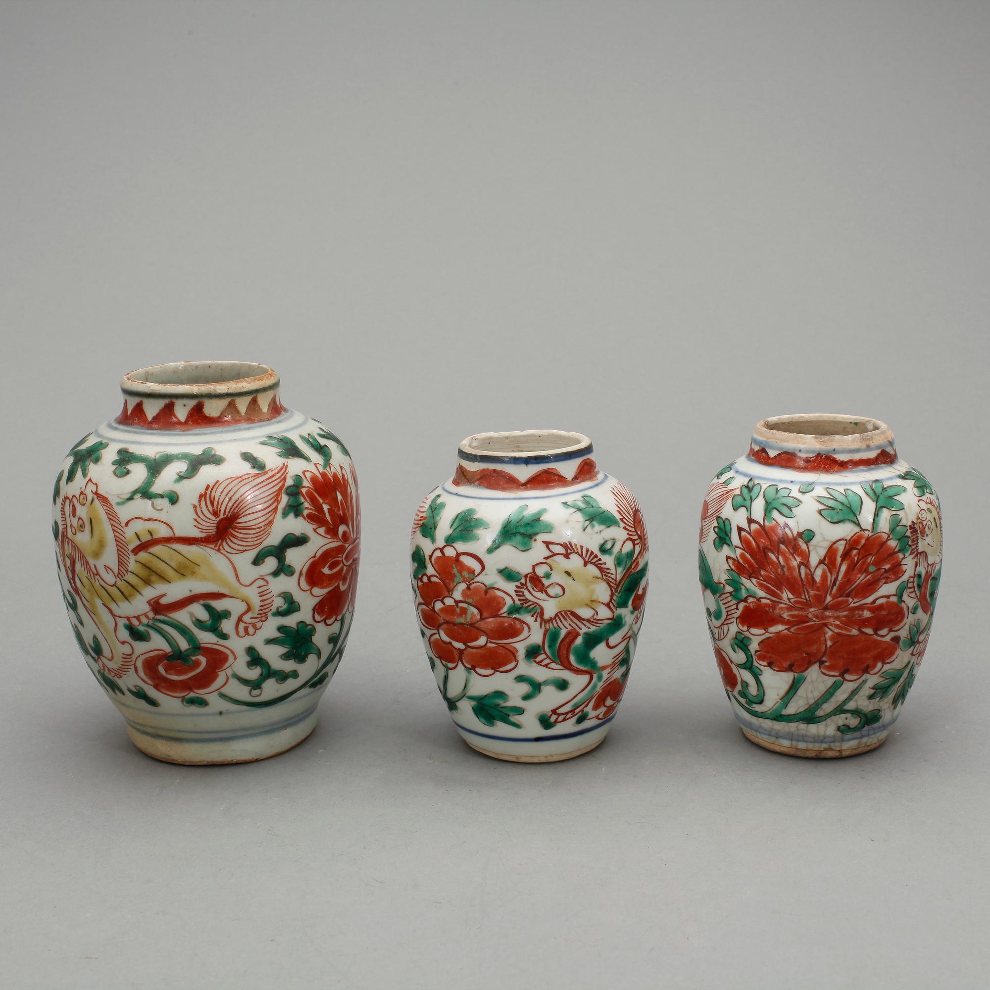 TEKRUKOR, tre stycken, porslin, Kina 1600-tal.