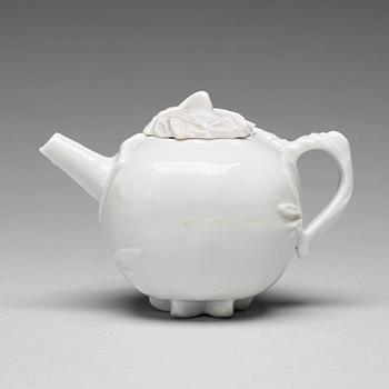 619. A pomegranate-shaped blanc de chine teapot with cover, Qing dynasty, Kangxi (1662-1722).